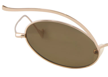 Gold brown thumb